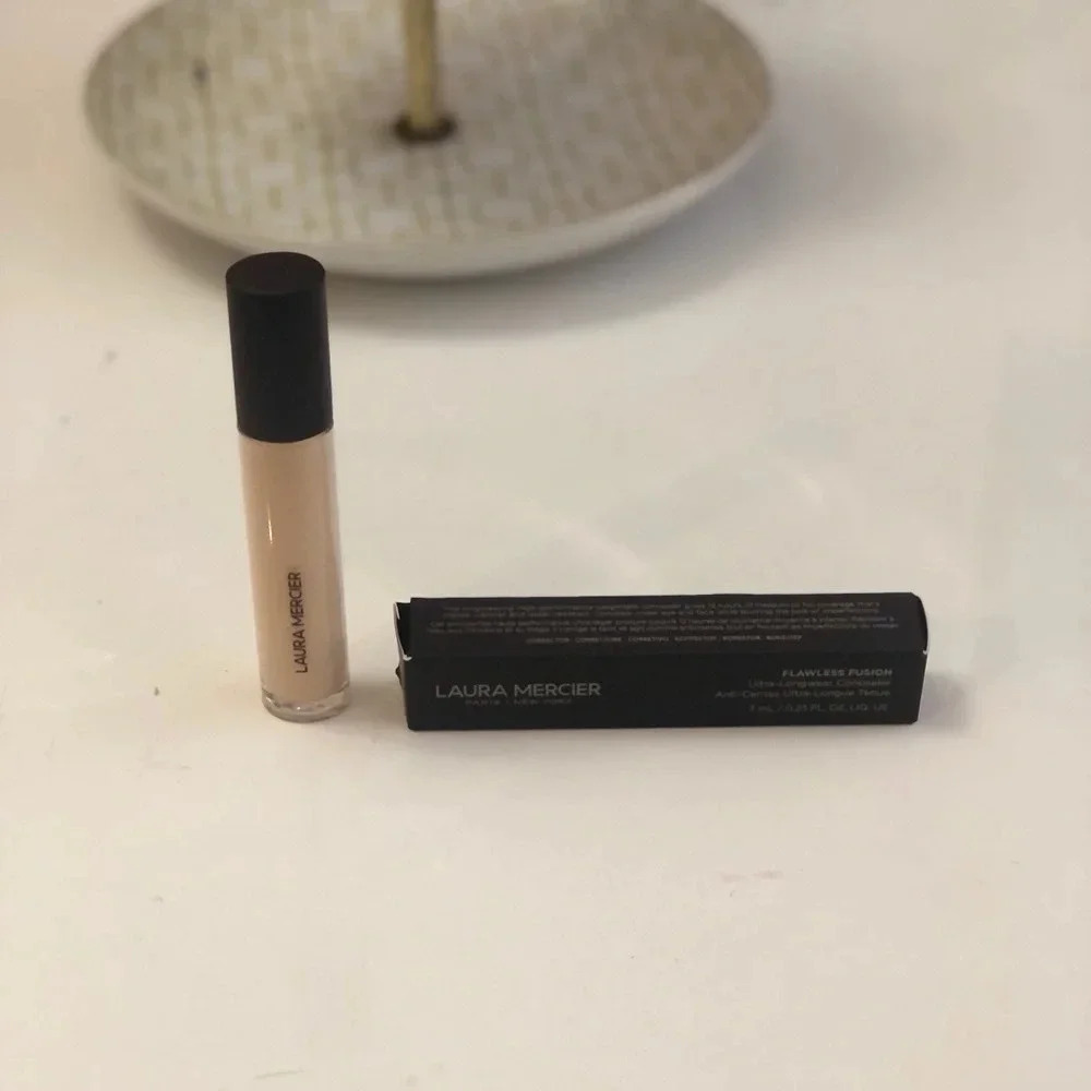 New! Laura Mercier concealer 1w